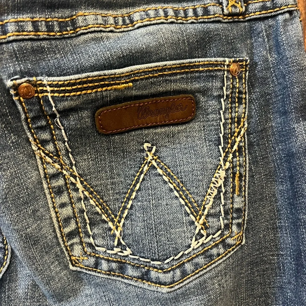 Wrangler women's blue denim‎ boot cut jeans size 5 EUC